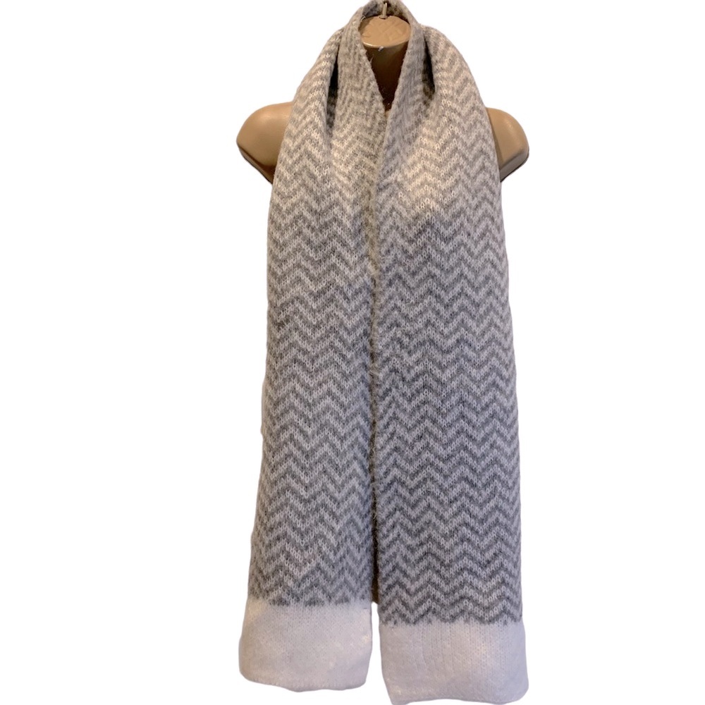 Vince Camuto Gray & White Print Scarf